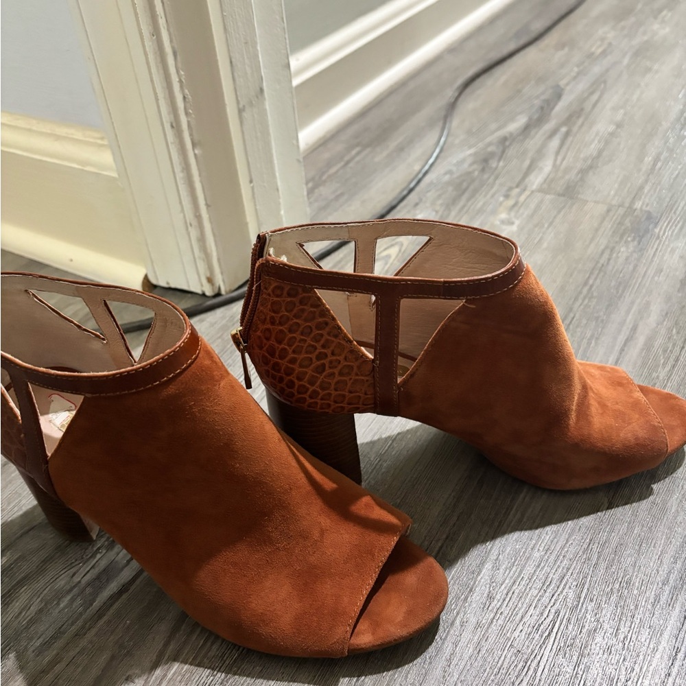 Elegant Brown Peep-Toe Heels